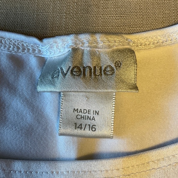 Avenue Classic White Tank Top - Picture 5 of 7